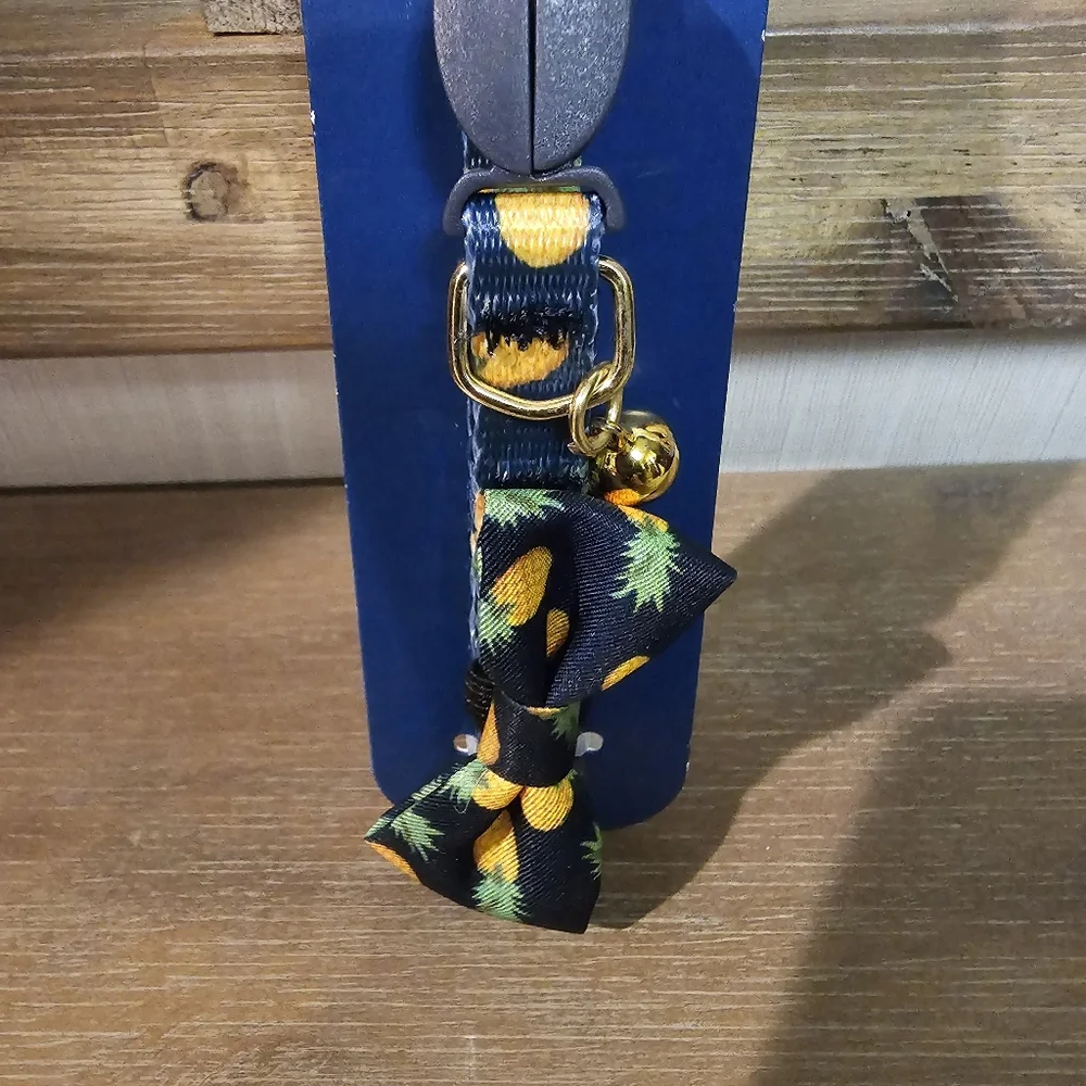 Brand new with tags. Pineapple with bow cat collar.